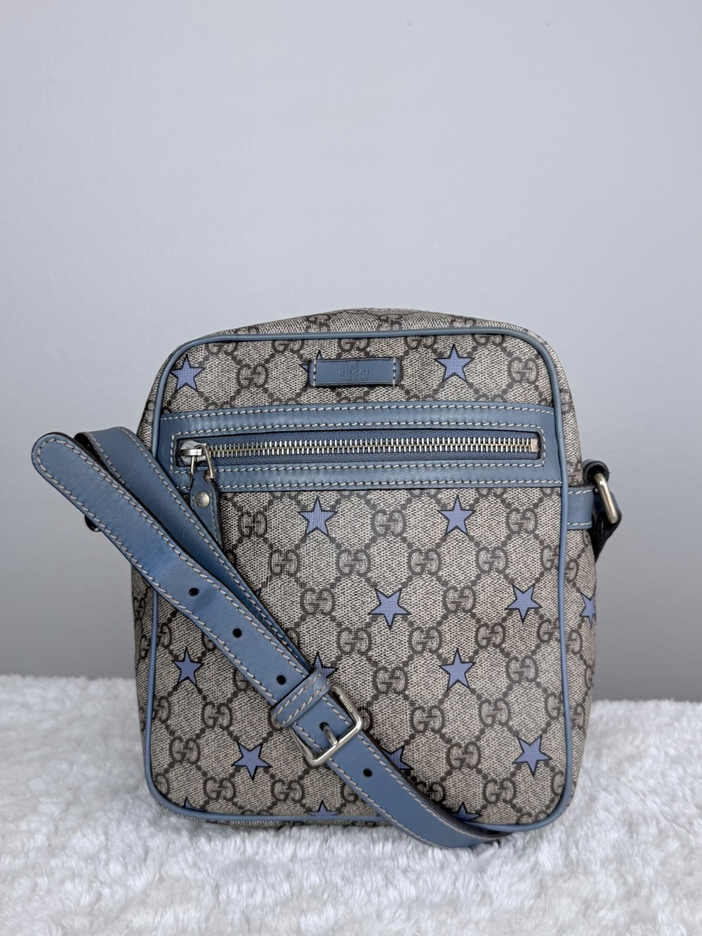 Gucci Star Beige GG Supreme Canvas Crossbody with Blue Stars and Trim